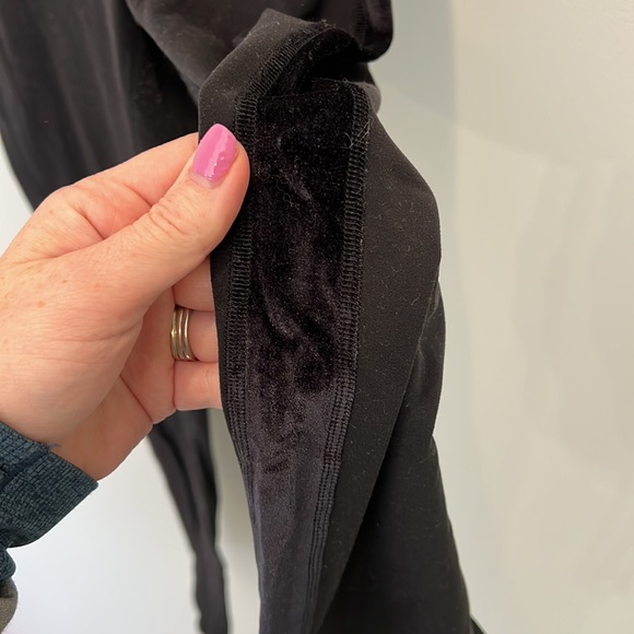 Sz 6 Align leggings with velvet accent - Picture 2 of 4